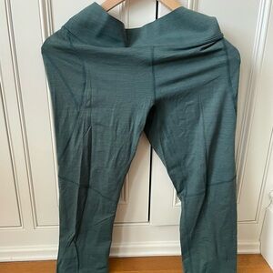 Outdoor voices green leggings - great condition - size M